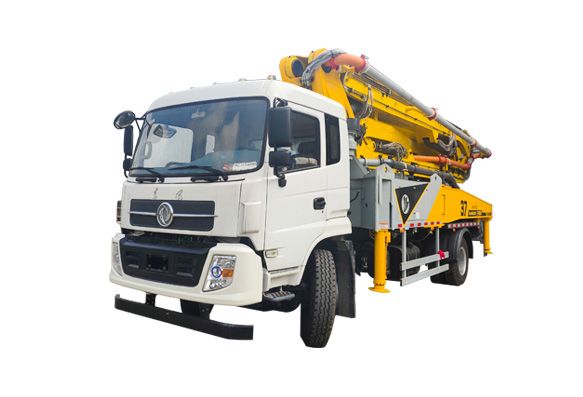 现在在农村市场建房、水利、道路施工的比较多，混凝土的需求量越来越大，所以38米搅拌泵车市场需求越来越大。大部分在城里务工的工友看到了这个市场的商机，都选择购买38米搅拌泵车回家创业致富。但是小博在此还是给大家提醒下：市场前景虽好，购买依然需谨慎！  搅拌泵车  购机前的注意事项，需考虑做前期市场调查的问题：  1、你是否对设备有足够的了解，具体施工情况了解吗?  2、你所在的地方区域，目前房建、水利市场如何，是否有搅拌泵车的需求？  3、你老家的目前商品混凝土的价格？市场需求是否现场搅拌混凝土？  4、市场的前景预期，至少要考虑三到五年？  5、你是否能够吃苦？虽然38米搅拌泵车提高了效率、节省劳动力，但搞混凝土浇筑这一行，毕竟还是比较辛苦。要做好心理准备。  6、设备操作人员的统筹，需要操作人员4-5名，都需要能吃苦哟！哪里的钱都不好赚。  7、充足的资金准备，购买设备一般在60-120万之间，虽然厂家会给你提供了融资平台，但是首付款您还是要准备的。  以上市场调查了解清楚以后再购买搅拌泵车是不是更安心呢，详细各位把设备买回家，要不了多少就可以回本了~